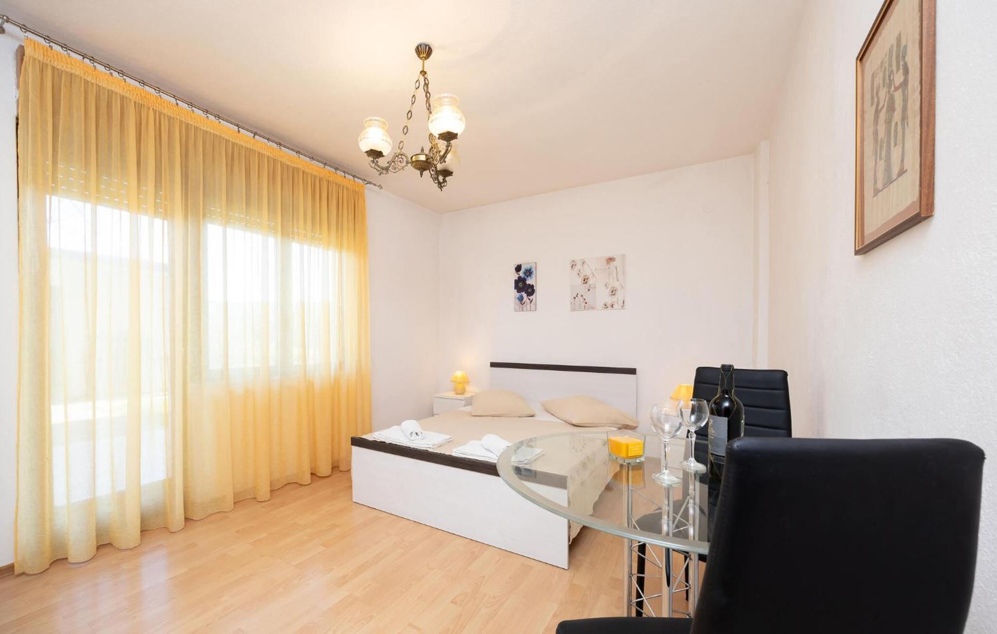 3 Bedroom Gorgeous Apartment In Трогир Экстерьер фото
