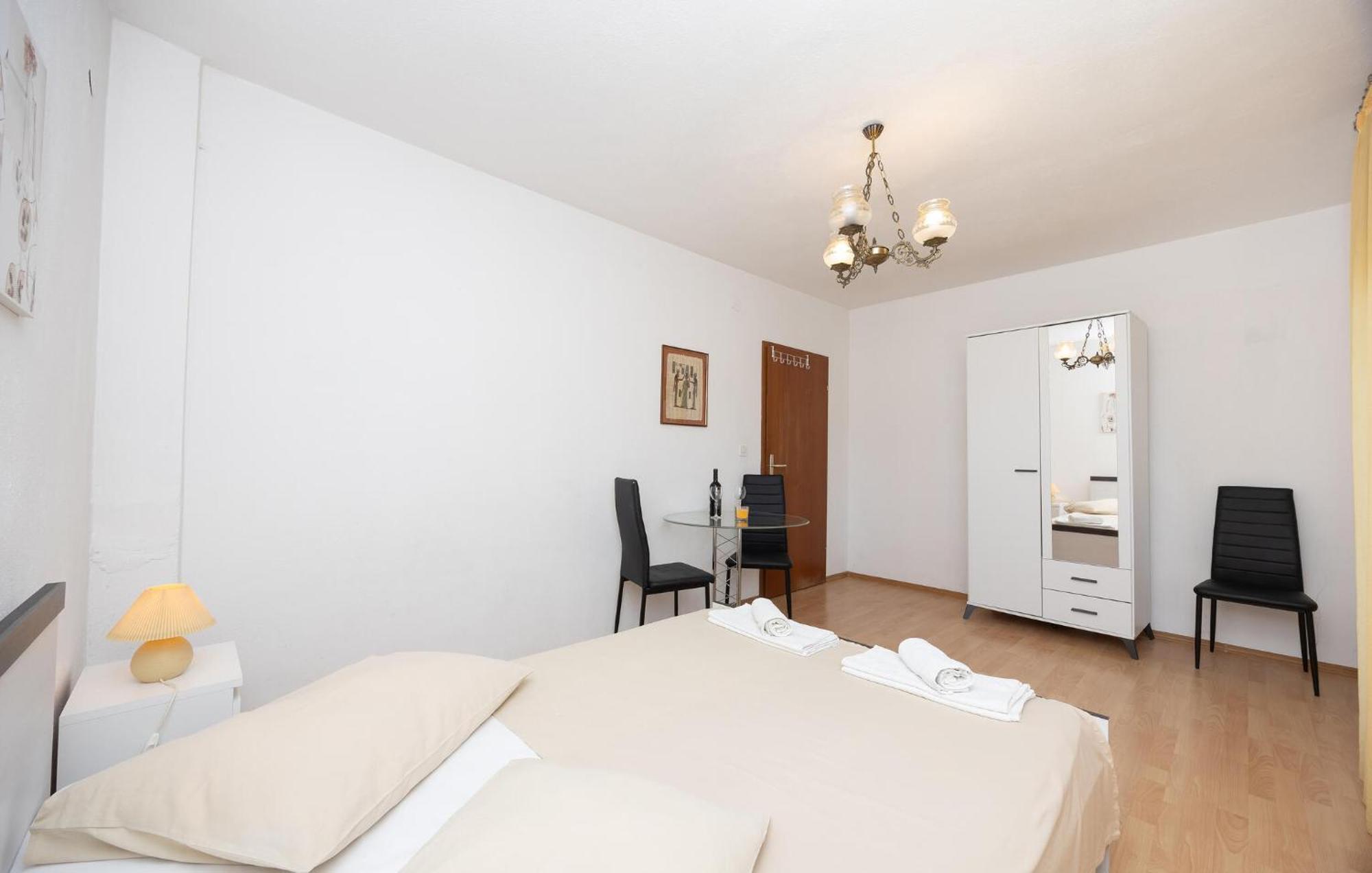 3 Bedroom Gorgeous Apartment In Трогир Экстерьер фото